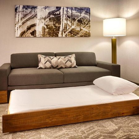 Springhill Suites By Marriott Коралвил Екстериор снимка