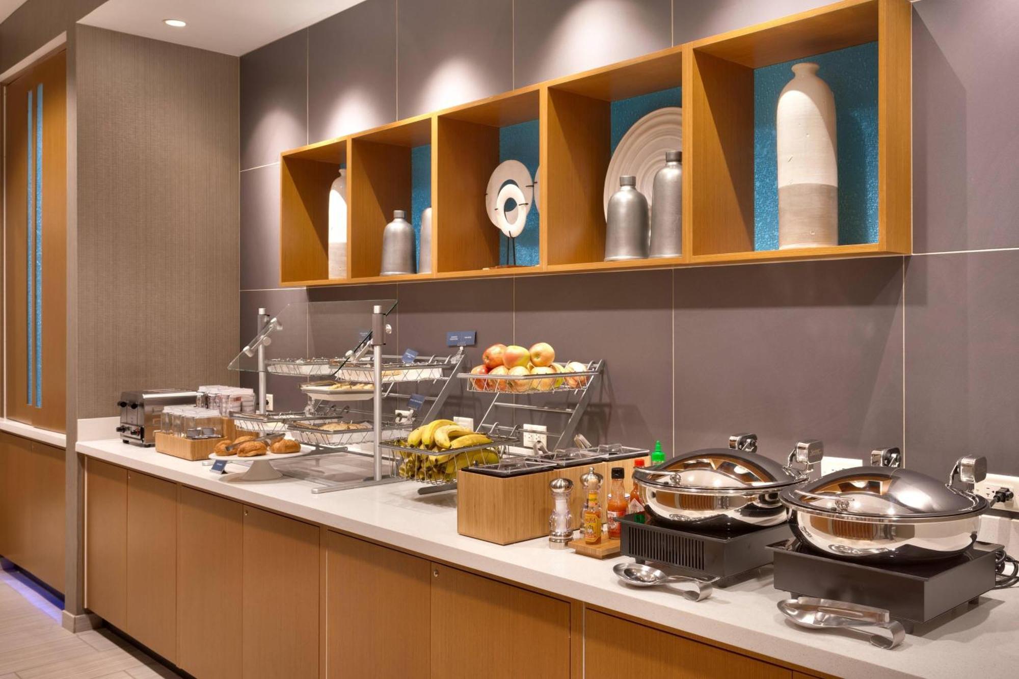 Springhill Suites By Marriott Коралвил Екстериор снимка