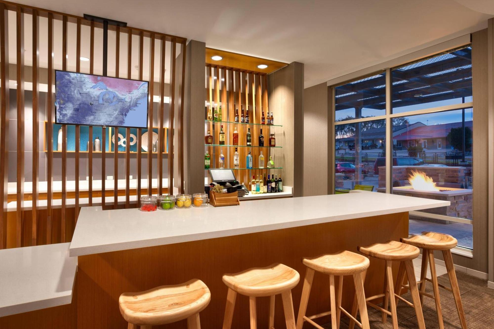 Springhill Suites By Marriott Коралвил Екстериор снимка