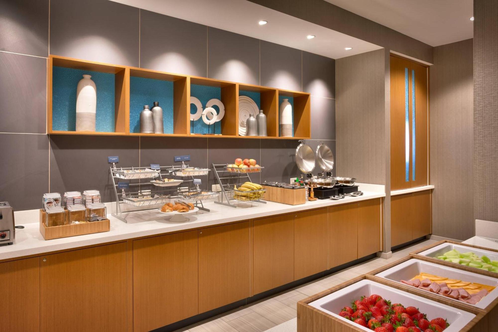 Springhill Suites By Marriott Коралвил Екстериор снимка