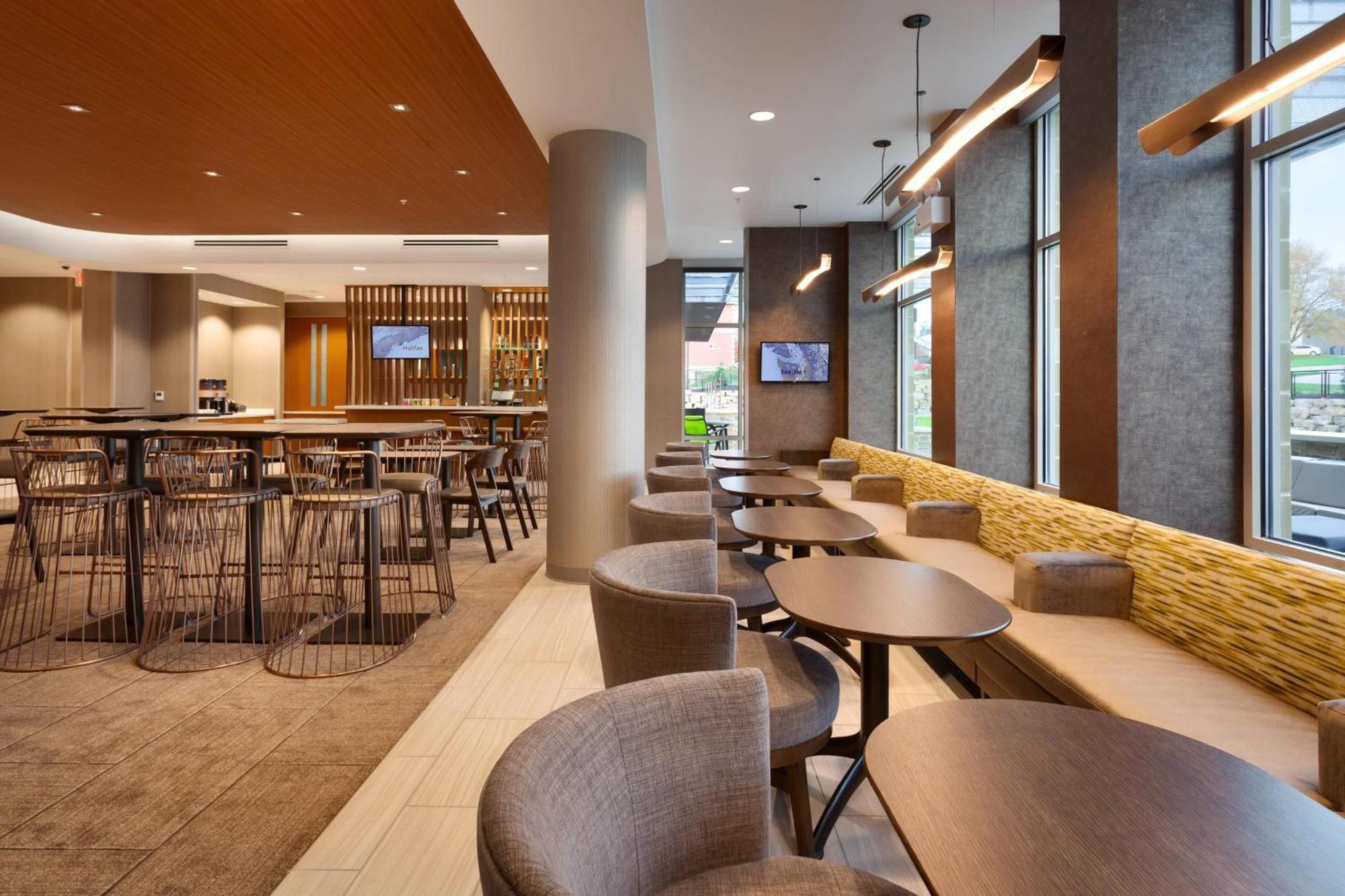 Springhill Suites By Marriott Коралвил Екстериор снимка