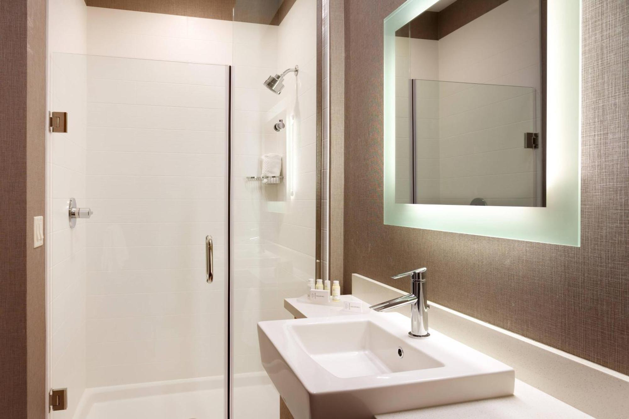 Springhill Suites By Marriott Коралвил Екстериор снимка