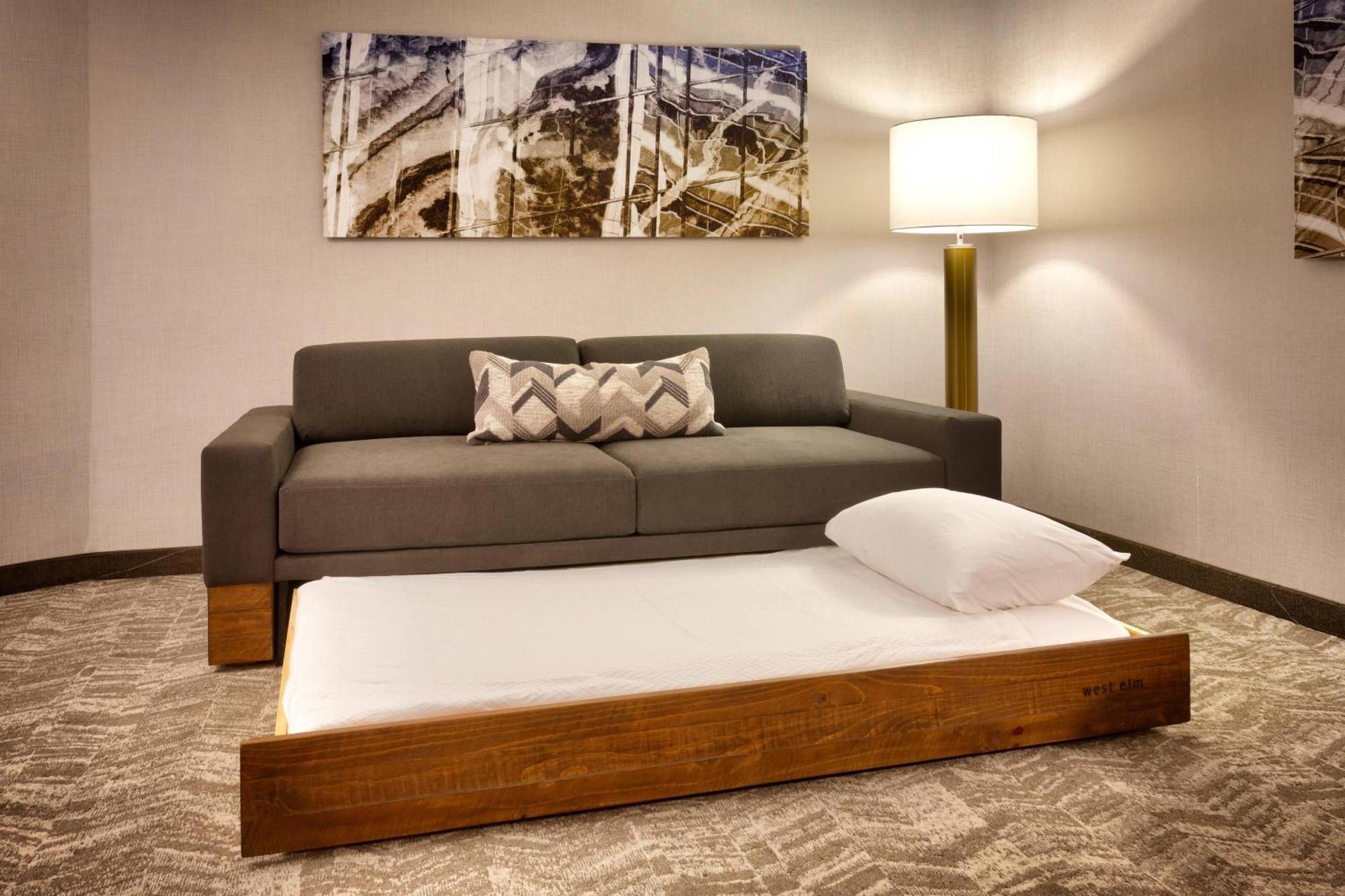 Springhill Suites By Marriott Коралвил Екстериор снимка