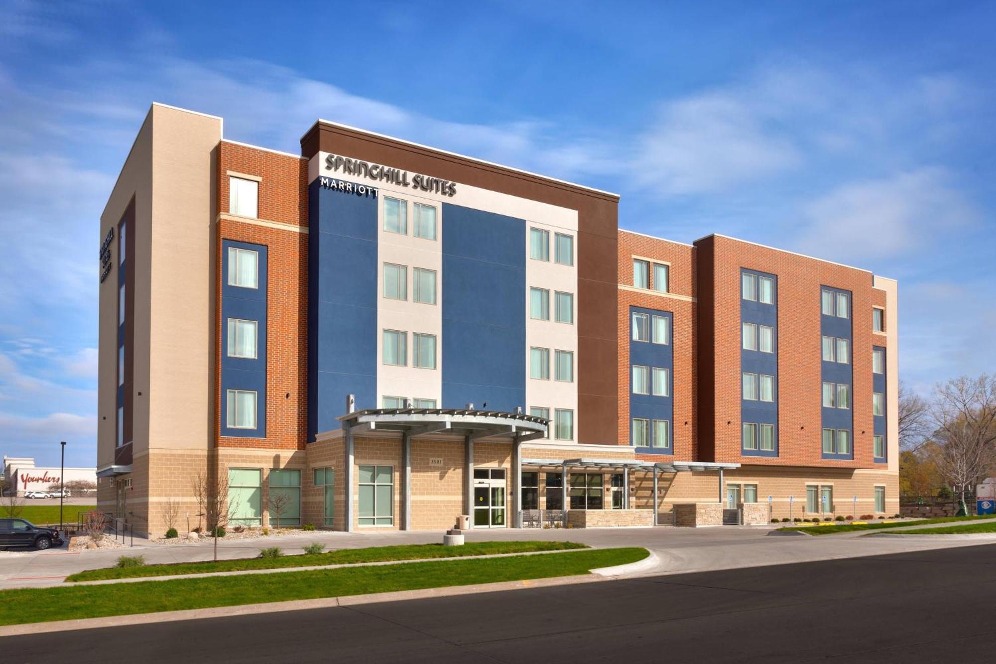 Springhill Suites By Marriott Коралвил Екстериор снимка