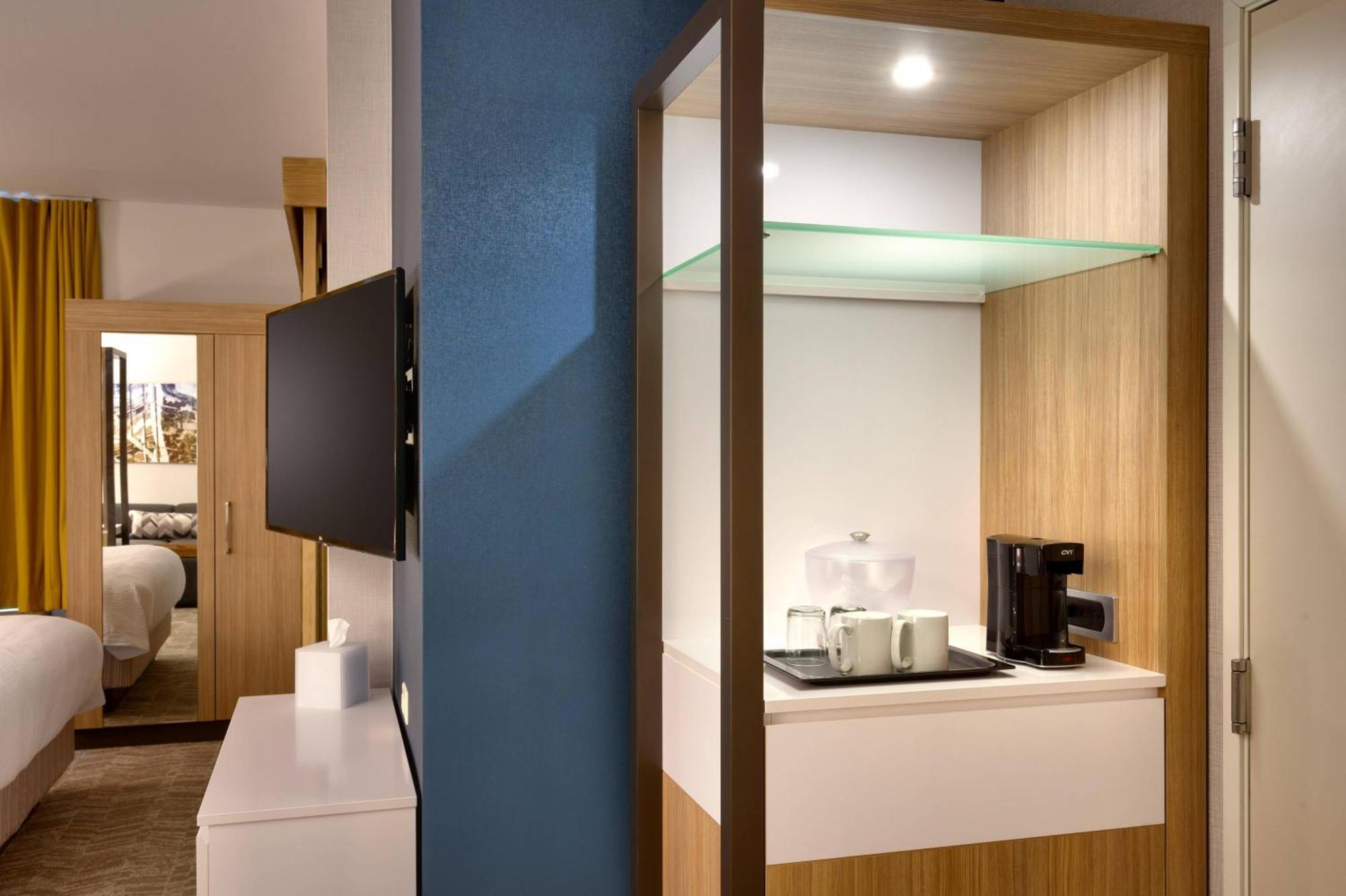 Springhill Suites By Marriott Коралвил Екстериор снимка