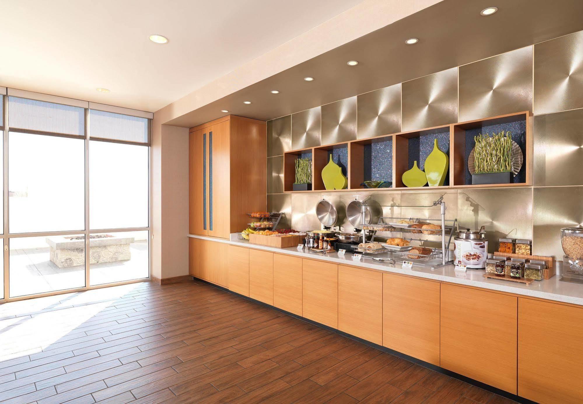 Springhill Suites By Marriott Коралвил Екстериор снимка