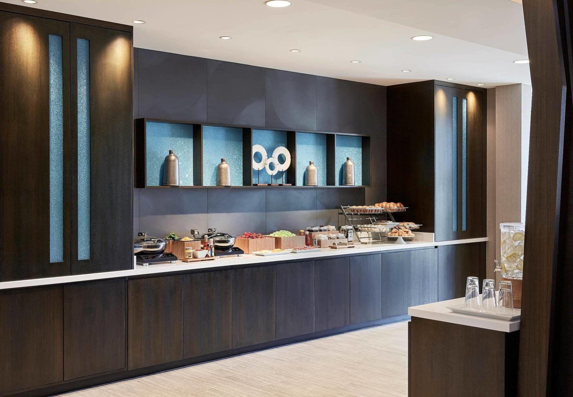 Springhill Suites By Marriott Коралвил Екстериор снимка