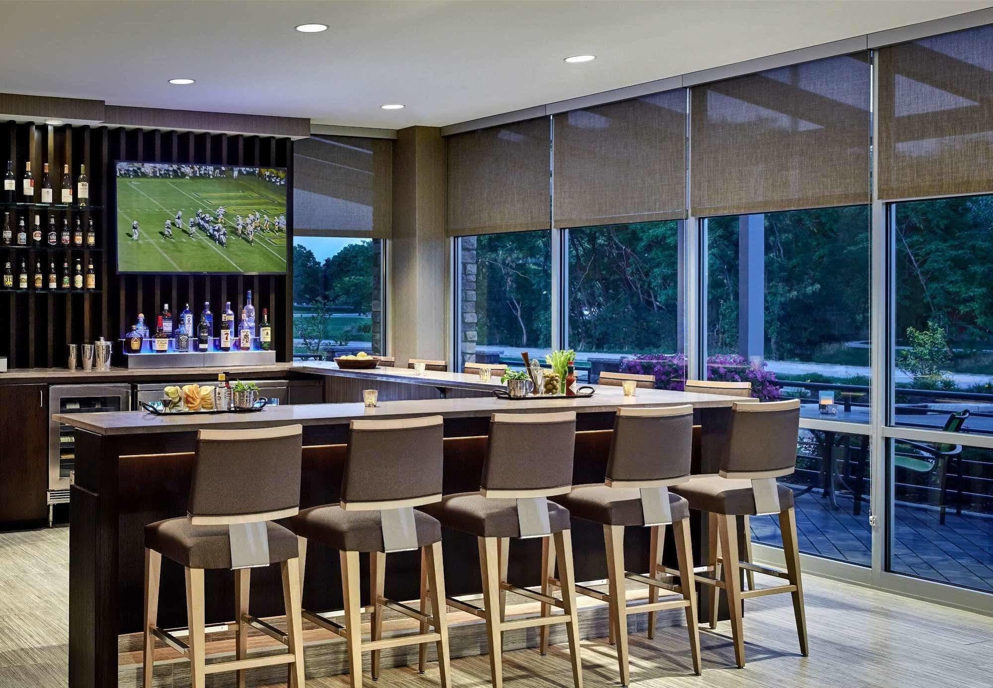 Springhill Suites By Marriott Коралвил Екстериор снимка
