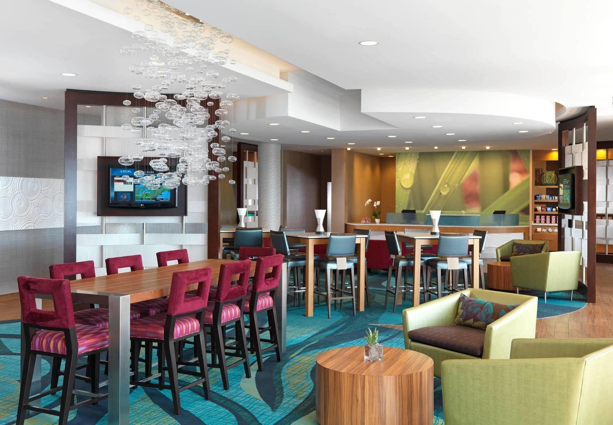 Springhill Suites By Marriott Коралвил Екстериор снимка