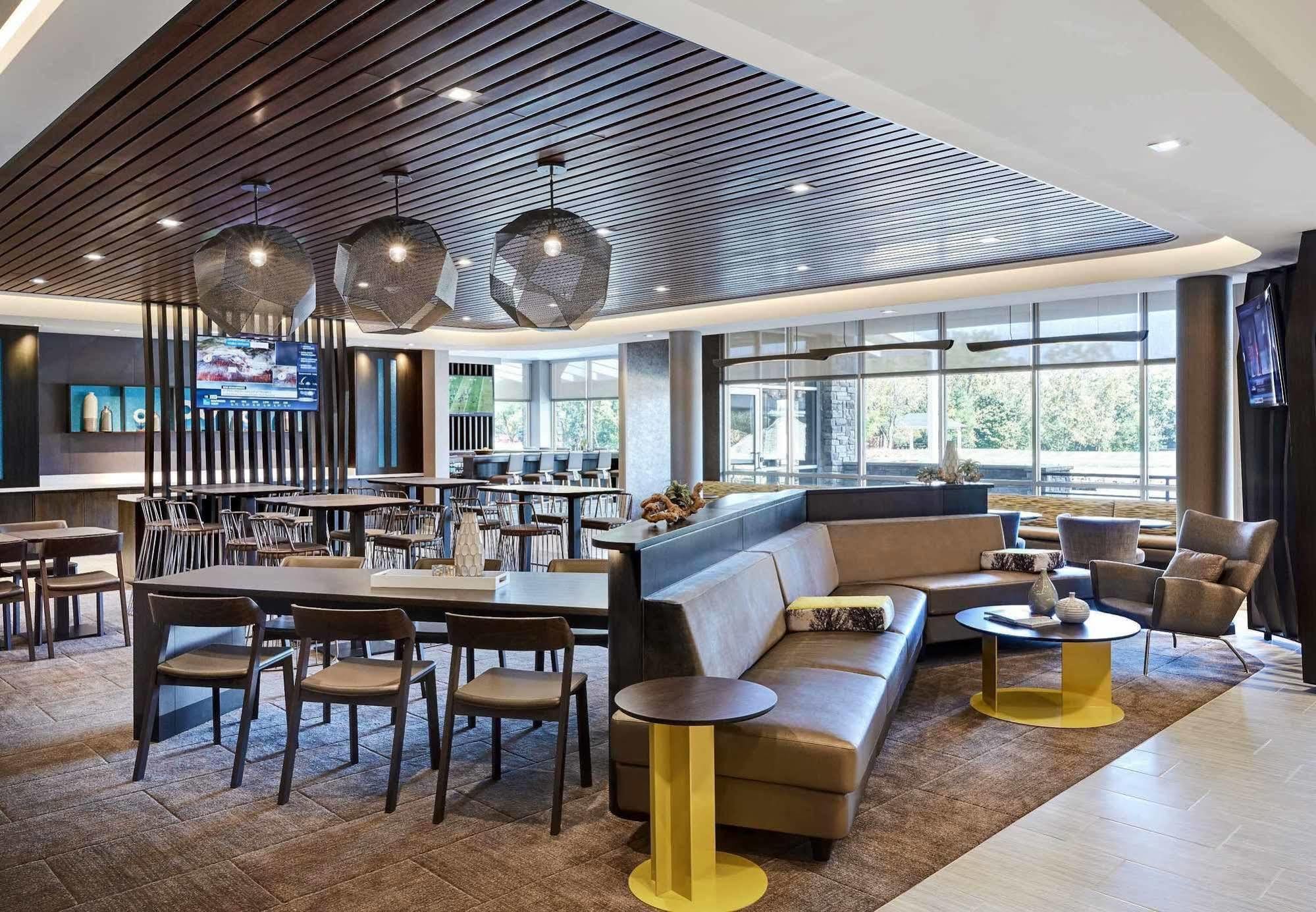 Springhill Suites By Marriott Коралвил Екстериор снимка