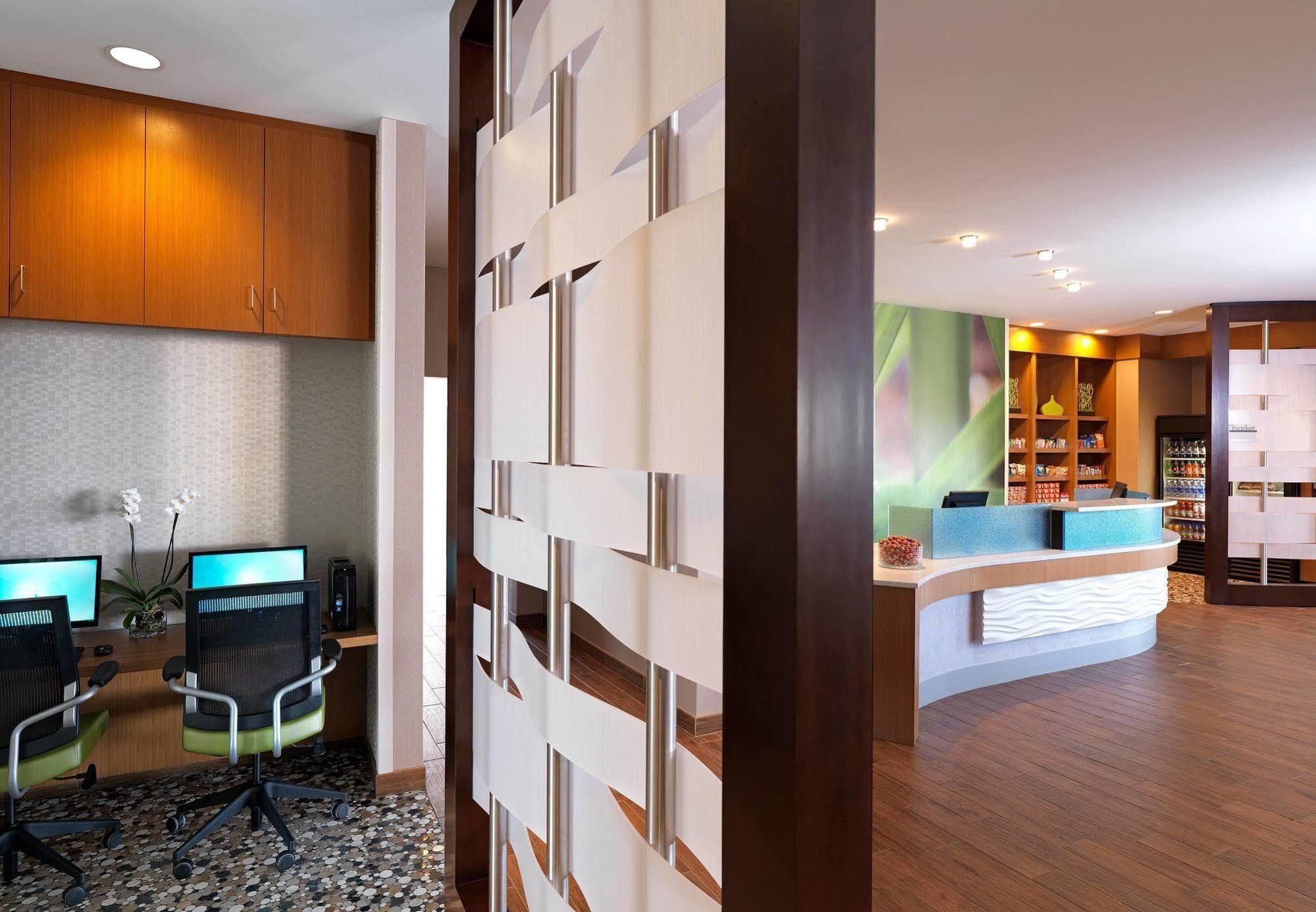 Springhill Suites By Marriott Коралвил Екстериор снимка